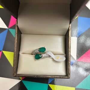 Elegant Silver and Green Gemstone Ring